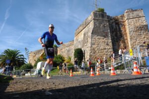 Ironman 70.3 Cascais 2025 - run past the fort